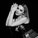 artist image Hadise Superman Aşk Kaç Beden Giyer?